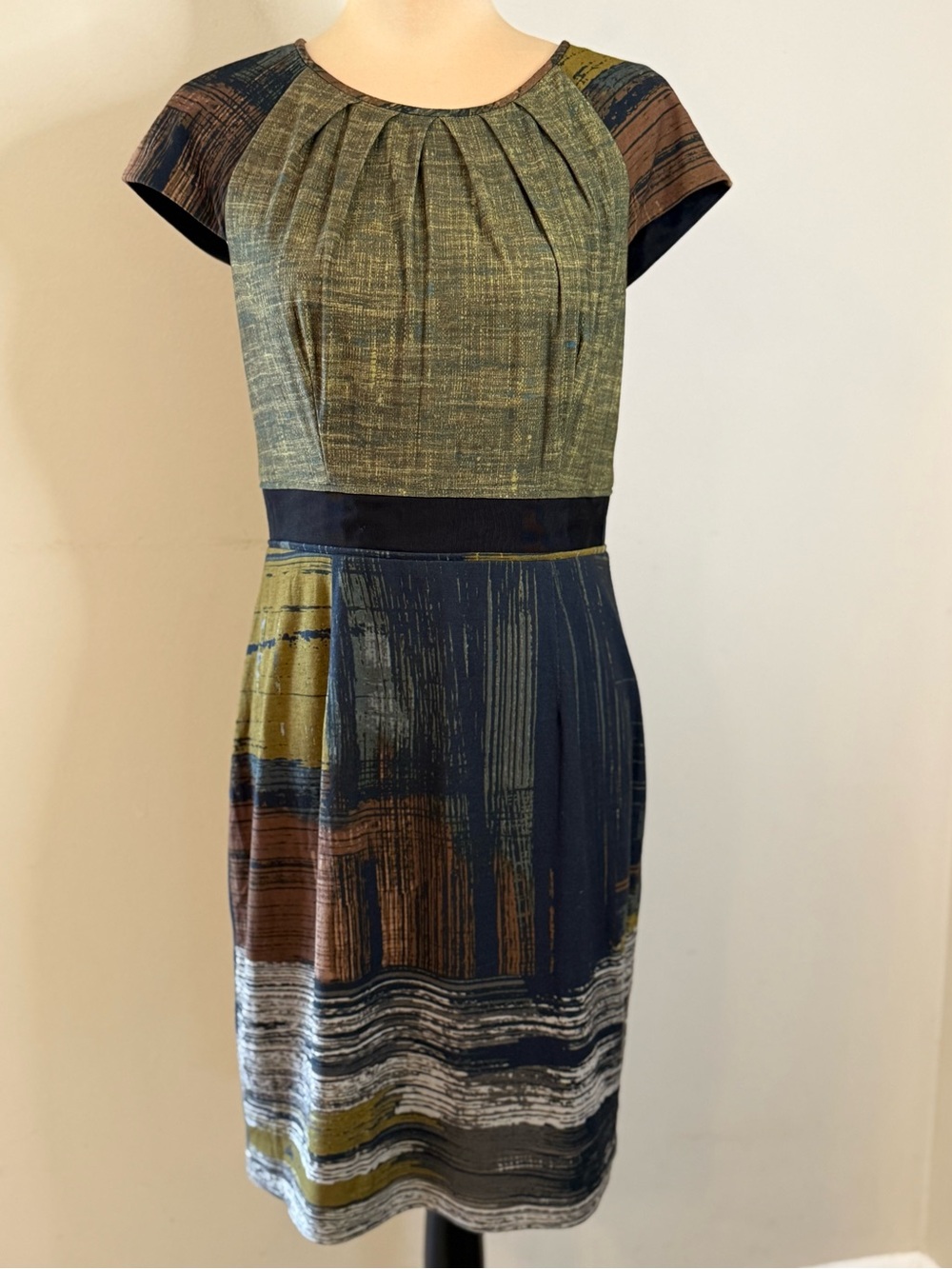 Maggy London body con midi dress wearable art patchwork fall colors SZ 8